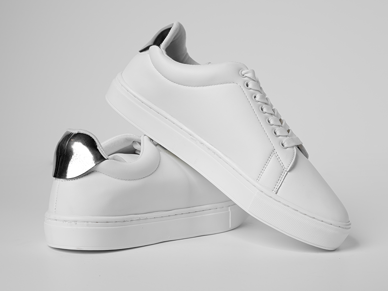 Casual Sneakers - White/Silver