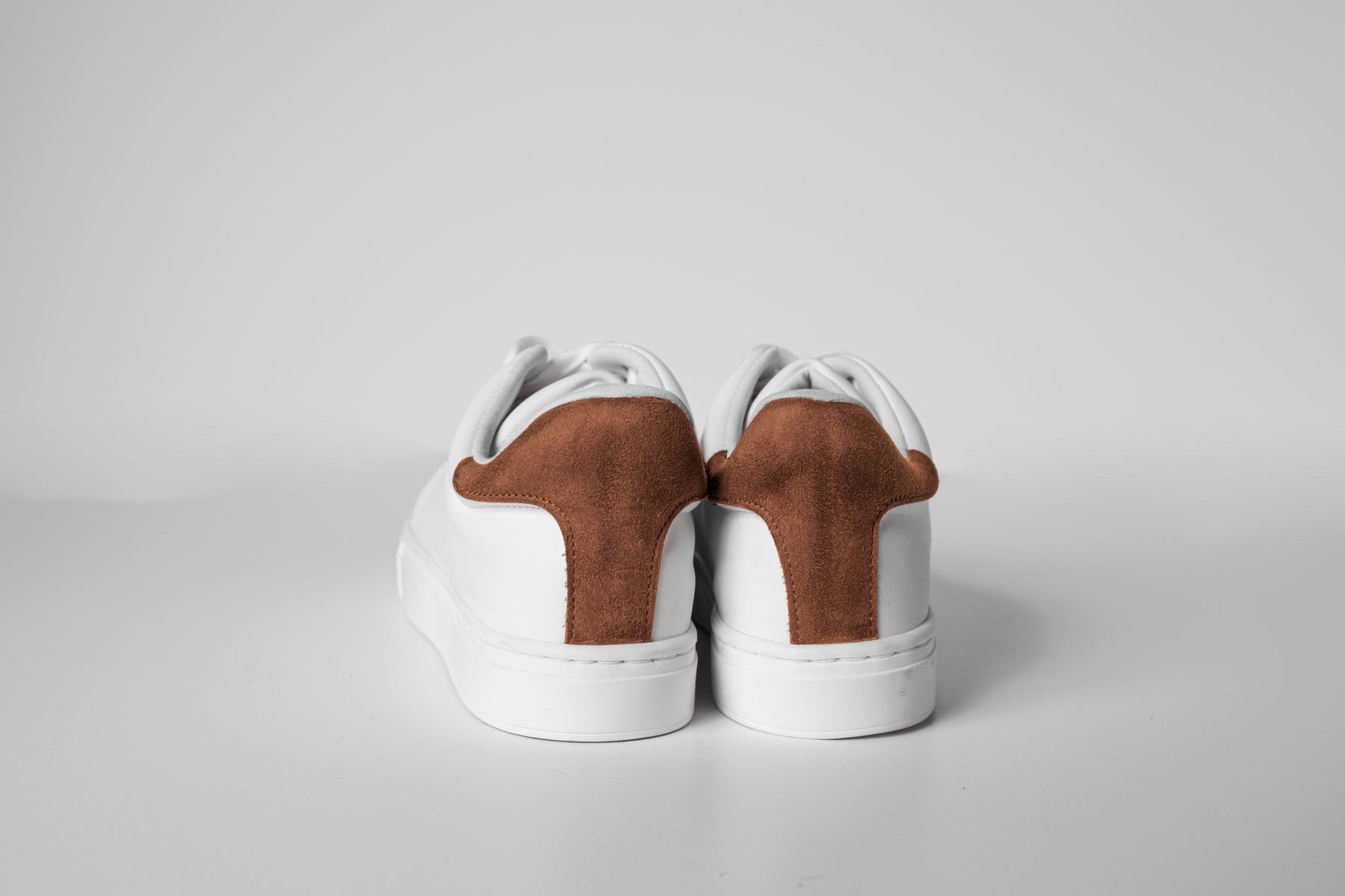 Casual Sneakers - White & Havan